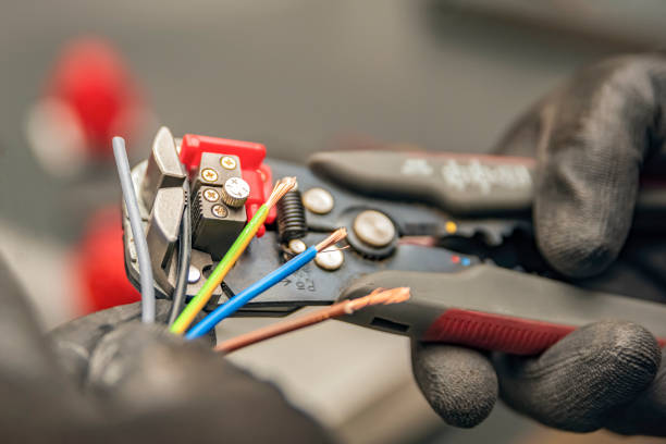 Best Electrical Outlet Repair  in Milwaukie, OR